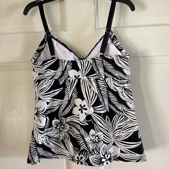 Beach House Adjustable Neckline Tankini Top, Size 10 - Picture 2 of 14
